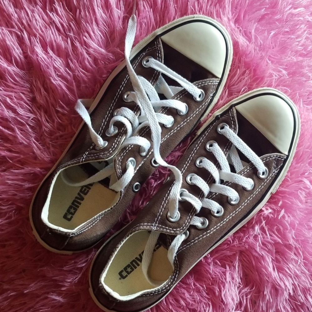 Converse size 7